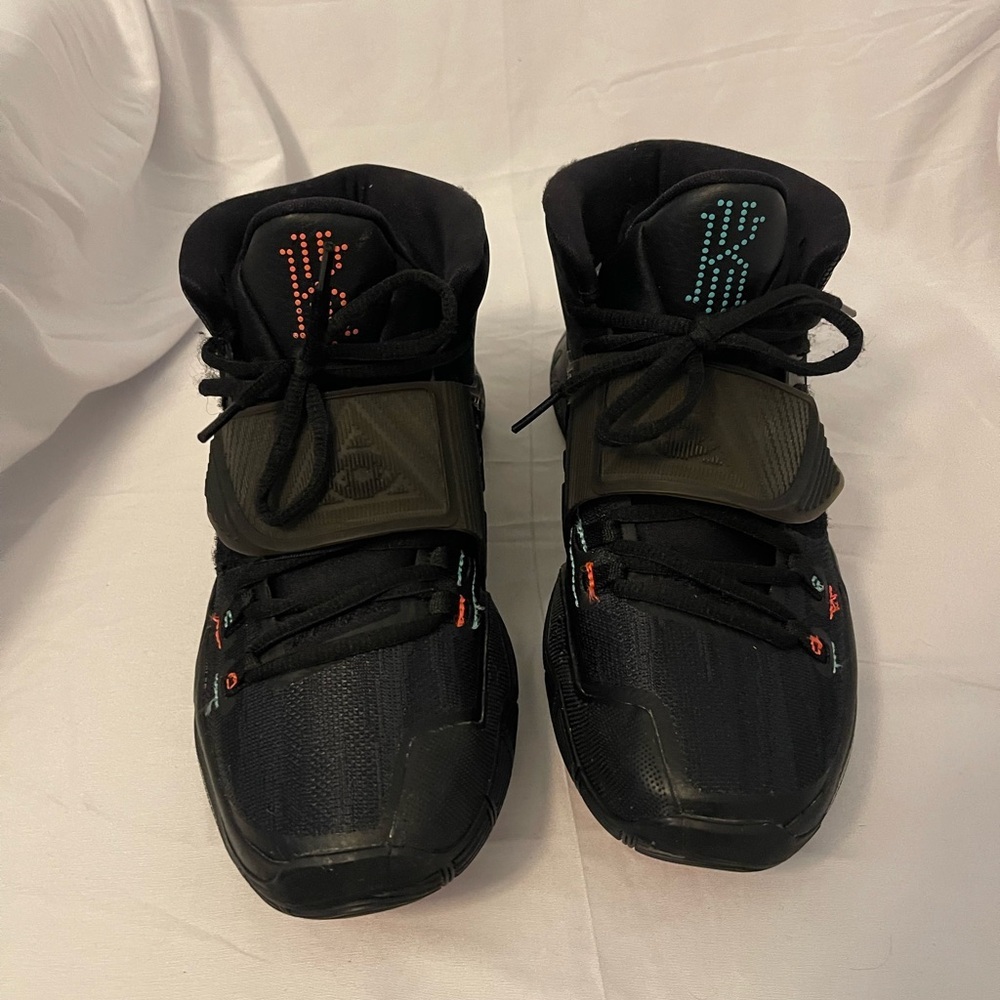 Nike Kyrie High-Top Sneakers with Multicolor Accents - Picture 3 of 5